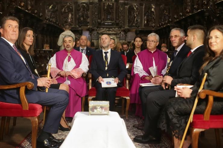 O alcalde de Ourense, Gonzalo Pérez Jácome, realiza a ofrenda do Antigo Reino de Galicia ao Santísimo Sacramento, a 18 de xuño de 2023, en Lugo. Carlos Castro - Europa Press / Europa Press