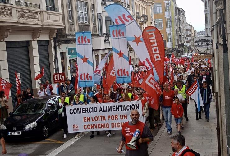 Traballadores do sector do comercio de alimentación maniféstanse en Lugo.. CIG