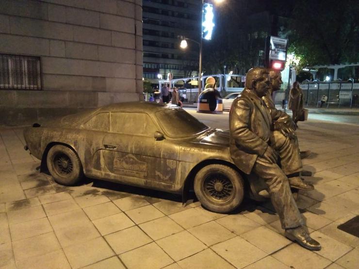 A escultura do o mítico “Alpinche” en Ourense. Foto: XMF