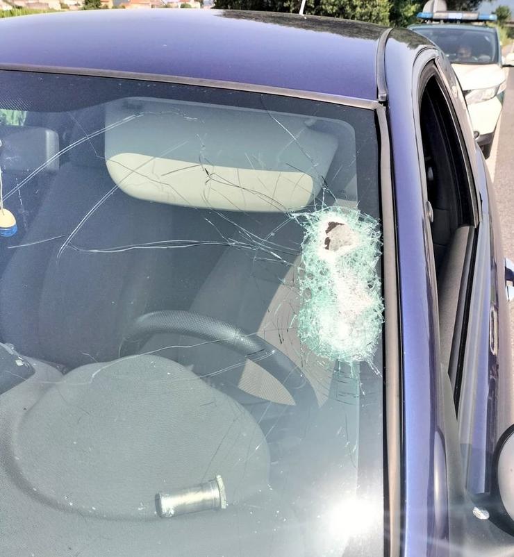Ferida en Cambados (Pontevedra) unha condutora tras impactar un parafuso contra o parabrisas do seu coche.. SERVIZO DE EMERXENCIAS DE CAMBADOS / Europa Press