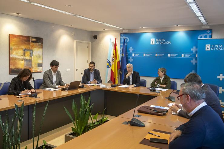 O vicepresidente primeiro da Xunta, Francisco Conde no Observatorio dá Eólica Mariña de Galicia. CONCHI PAZ / Europa Press