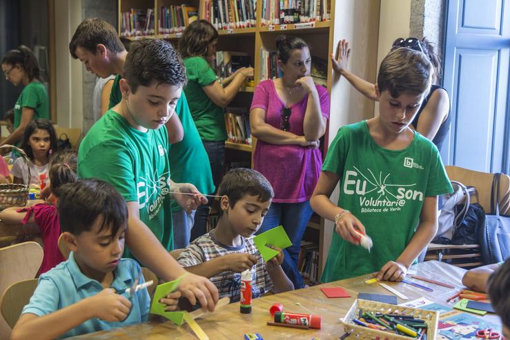 Contacontos e manualidades na Biblioteca Municipal de Verín. 