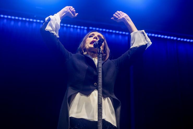 A cantante Luz Casal durante unha actuación nas Noites do Botánico, no Real Xardín Botánico Alfonso XII 