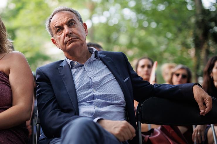 O expresidente do Goberno, José Luís Rodríguez Zapatero, durante o acto de entrega dos Recoñecementos Arcoíris, no Real Xardín Botánico de Madrid, a 27 de xuño de 2023, en Madrid (España). Hoxe, véspera do 28 de xuño, Día Internacional do Or. Alejandro Martínez Vélez - Europa Press / Europa Press