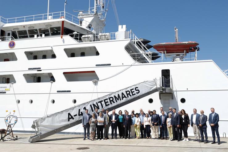 A investigación e formación centran a visita dos ministros da UE ao buque escola 