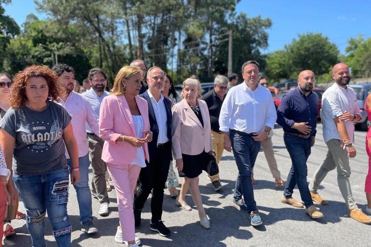 Cargos do PSdeG xunto á presidenta de Érguete, Carmen Avendaño, no Pazo de Baión (Vilagarcía). PSDEG / Europa Press