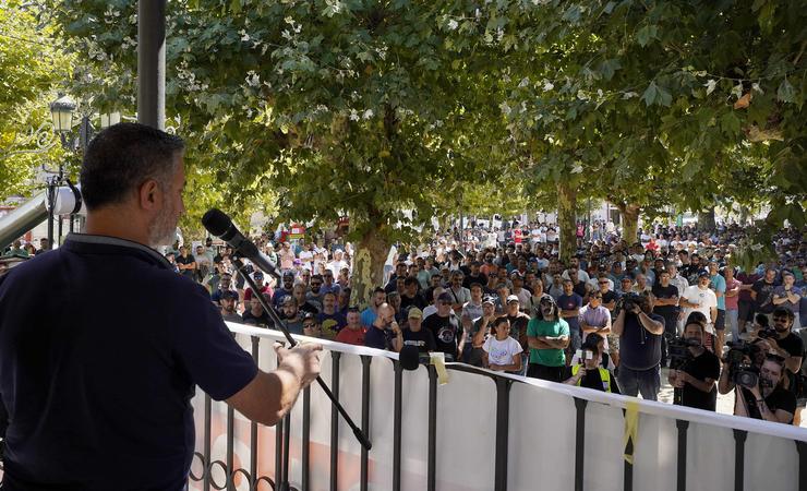 Asemblea de traballadores do metal na alameda Suárez Chairos de Bouzas, en Vigo, na sexta xornada de folga pola negociación do convenio provincial.. Javier Vázquez - Europa Press / Europa Press