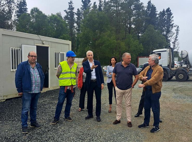 O candidato do PP pola provincia de Lugo ao Congreso, Francisco Conde, nunha visita ás futuras instalacións de Bioflytech / PP / Europa Press