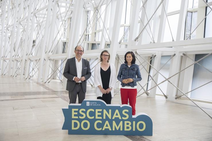 A nova directora de Escenas do cambio, Kirenia Martínez co Director Xeral de Cultura Anxo Lorenzo e a Xerente da Cidade da Cultura Ana Isabel Vázquez. Rocío Cibes 28/07/23. ASPERXO CIBES / Europa Press