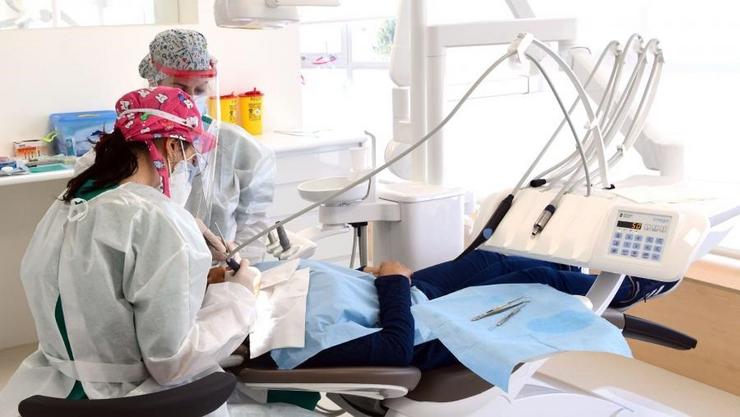 Consulta de odontoloxía / SANTI ALVITE - Arquivo