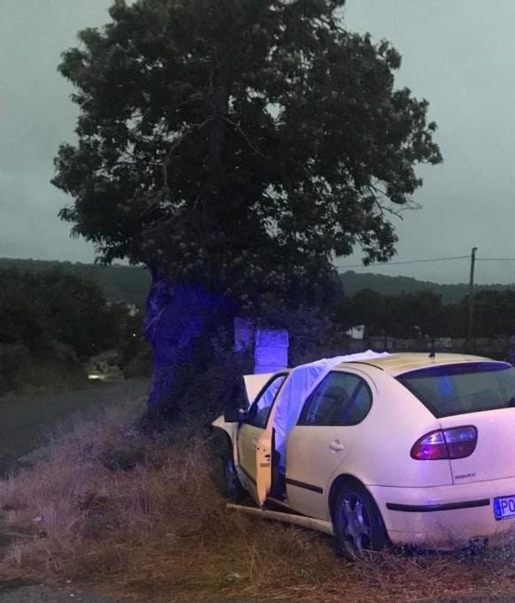 Vehículo accidentado en Manzaneda (Ourense).. GARDA CIVIL / Europa Press