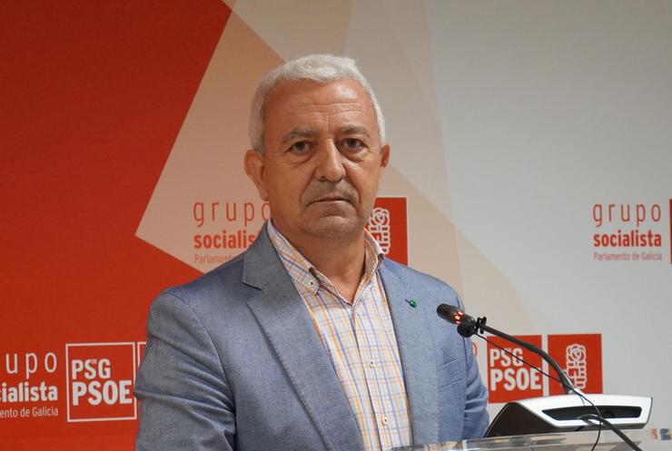 O portavoz parlamentario do PSdeG, Luís Álvarez, en rolda de prensa 