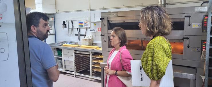 A directora da Axencia Galega de Innovación, Patricia Argerey,  visita a Panificadora Santa Cruz, en Oleiros / CONSELLERÍA DE ECONOMÍA