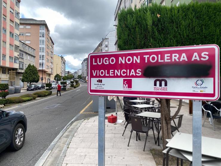 Cartel vandalizado en Lugo / CONCELLO DE LUGO
