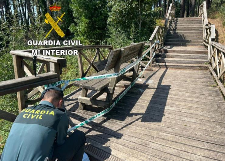 Danos nunha varanda supostamente causados por tres menores na illa da Toxa, no Grove (Pontevedra).. GARDA CIVIL / Europa Press
