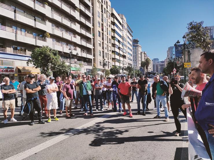 Traballadores de Metalships concentrados fronte á sede do Círculo de Empresarios en Vigo/ Europa Press