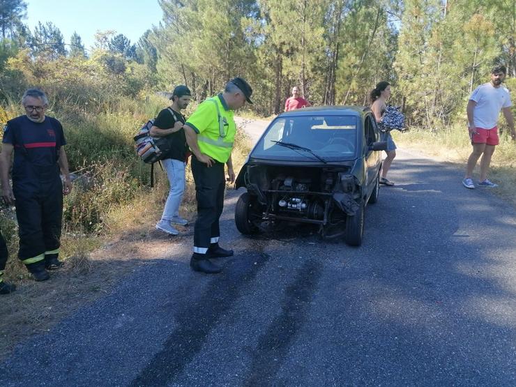 Vehículo accidentado en Lobios / GARDA CIVIL / Europa Press