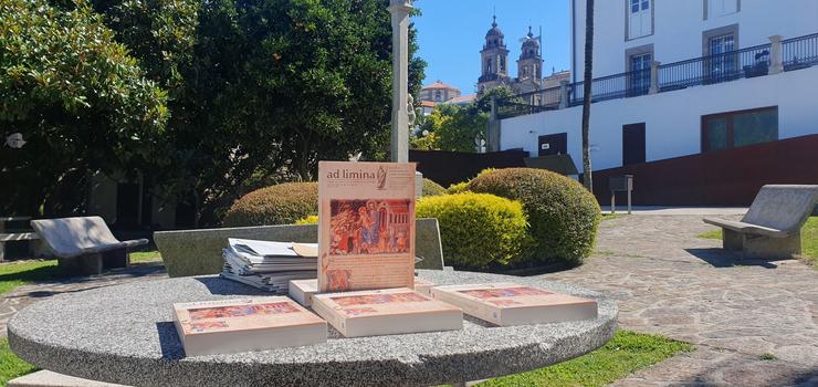 A Sociedade Anónima de Xestión do Plan Xacobeo e a Xunta de Galicia presentaron o novo número da revista de investigación do camiño de Santiago e as peregrinacións, 'Ad Liminia'. NICOLÁS GÓMEZ CARBALLO 