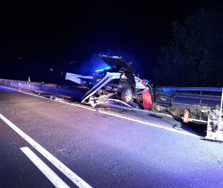 Accidente en Chantada (Lugo) provocado por un xabaril con dous mozos de 18 anos falecidos.. GARDA CIVIL / Europa Press