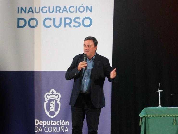 O secretario xeral do PSdeG e presidente da Deputación da Coruña, Valentín González Formoso, no acto de inauguración do curso escolar no IES Rosalía Mera da cidade herculina. DEPUTACIÓN DA CORUÑA / Europa Press