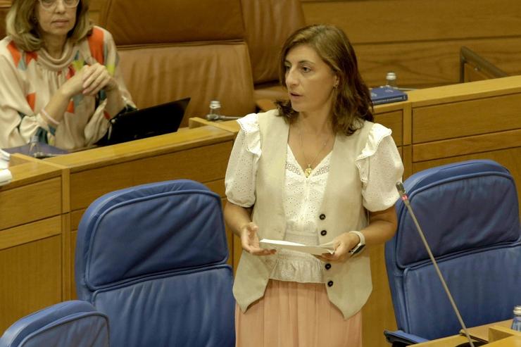 Ángeles Vázquez no pleno do Parlamento de Galicia 