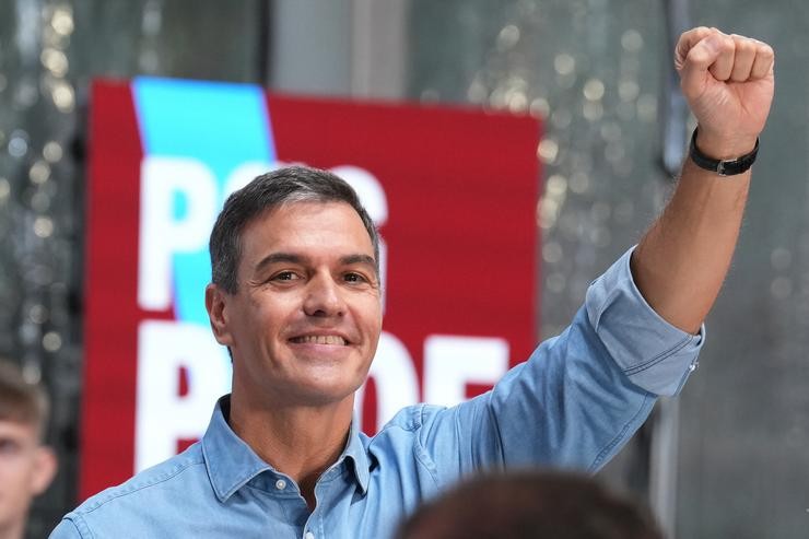 O presidente do Goberno en funcións e secretario xeral do PSOE, Pedro Sánchez, intervén na festa da Rosa do Partido Socialista de Galicia (PSdeG), na parroquia de Sigüeiro, a 17 de setembro de 2023, en Oroso / Álvaro Ballesteros - Arquivo