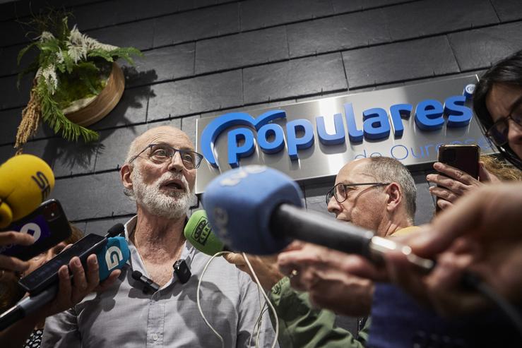 O candidato do PP, Manuel Cabezas, atende a medios na sede do PP en Ourense, a 14 de xuño de 2023, en Ourense 