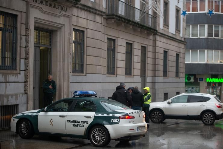 Entrada da Audiencia Provincial de Pontevedra 