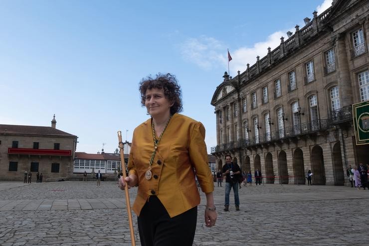 A alcaldesa de Santiago, Goretti Sanmartín, á súa chegada á tradicional ofrenda ao Apóstolo  