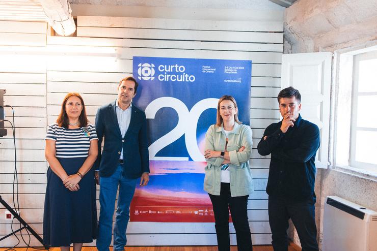 A deputada de Cultura da Deputación da Coruña, Natividade González; o director de AGADIC, Jacobo Sutil; a concelleira de Capital Cultural de Santiago, Miriam Louzao; e o director artístico do festival, Pela do Álamo. CURTOCIRCUÍTO / Europa Press