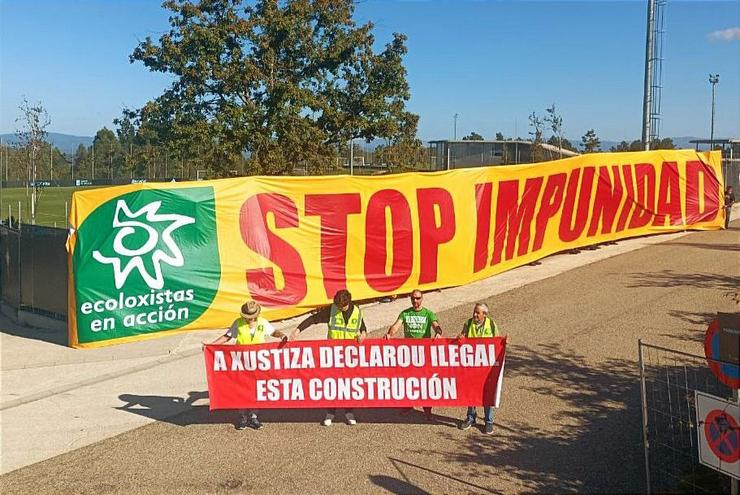 Protesta de Ecoloxistas en Acción polo proxecto Galicia Sports 360  do Celta. ECOLOXISTAS EN ACCIÓN 