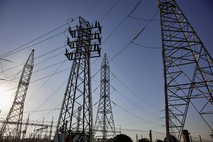 Vista dunha torre de alta tensión de electricidade / Jesús Hellín