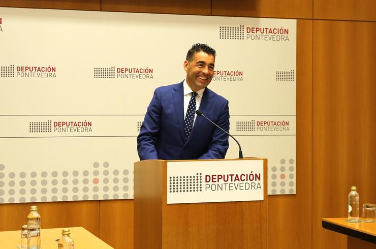 O presidente da Deputación de Pontevedra, Luís López, comparece en rolda de prensa / DEPUTACIÓN DE PONTEVEDRA