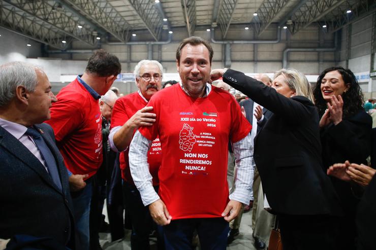 O Ministro de Transportes, Óscar Puente, visita Lugo con motivo do Día do Veciño, unha comida organizada pola Federación de asociacións veciñais de Lugo na que será galardoado co premio V de Veciño / CARLOS CASTRO - EUROPA PRESS 