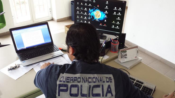 Arquivo - Investigación de delitos informáticos. CNP - Arquivo / Europa Press