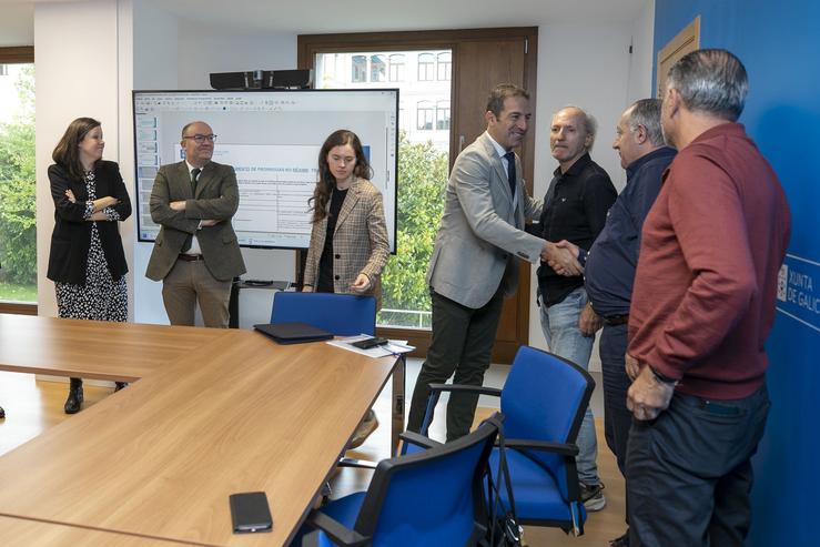 Ou conselleiro do Mar, Alfonso Villares, acompañado polo presidente de Portos de Galicia, Jose Antonio Álvarez, manten un encontro con representantes dá Comisión Mar-Industria dá Confederación de Empresarios de Galicia (CEG). XUNTA / Europa Press
