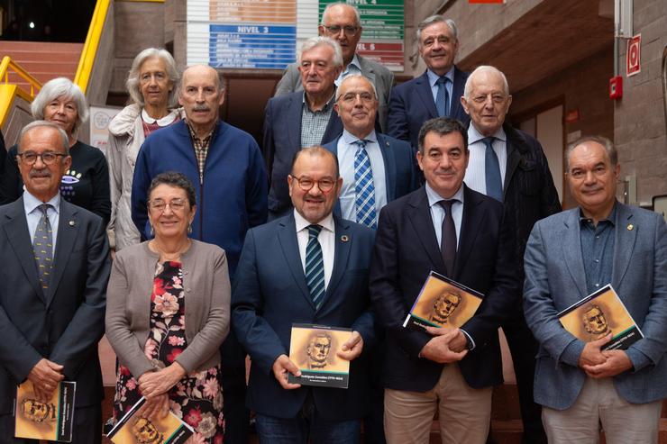 Foto de familia da presentación do libro sobre o matemático José Rodríguez. XUNTA / Europa Press