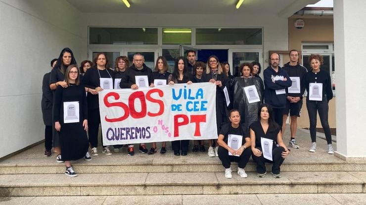 Pais e nais protestan pola falta de profesorado no CEIP Vila de Cee
