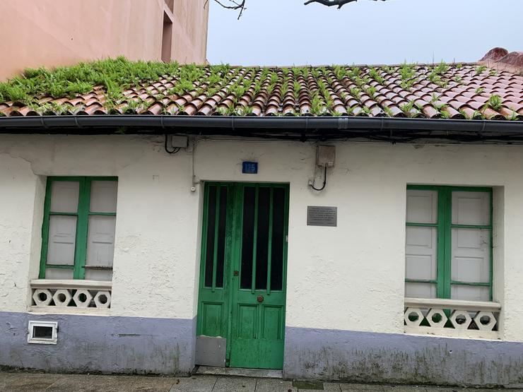 Casa de Julio Silva Vilas en Ribeira. Barbeiro de profesión, escritor de vocación e republicano de  corazón. Foi fusilado en Boisaca o 29 de xaneiro de 1937 por defender a democracia e a República / EM