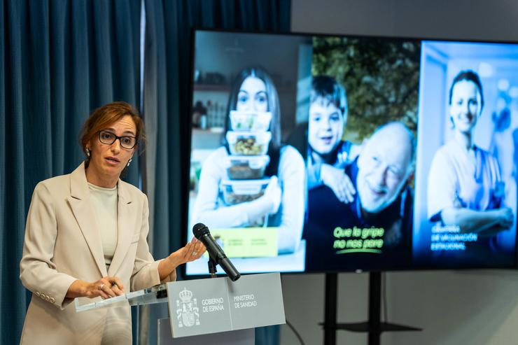 A Ministra de Sanidade, Mónica García, presenta no ministerio de Sanidade, a campaña de vacinación contra a gripe e a Covid-19, a 7 de outubro de 2024, en Madrid (España). A campaña comeza hoxe 7 de outubro, e como leva facendo desde 2021, ser. Matias Chiofalo - Europa Press / Europa Press
