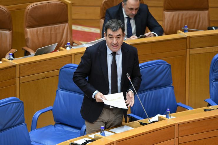 O conselleiro de Educación, Ciencia, Universidades e FP, Román Rodríguez, comparece no Parlamento galego / MONICA ARCAY CARRO