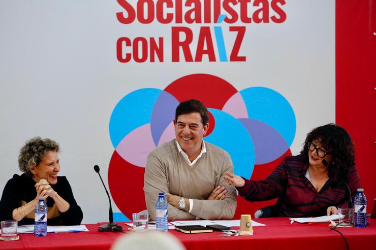 A secretaria de Estado de Igualdade e contra a Violencia de Xénero, Aina Calvo, xunto ao secretario xeral do PSdeG, José Ramón Gómez Besteiro, nun acto dos socialistas en Pontevedra.. PSDEG / Europa Press