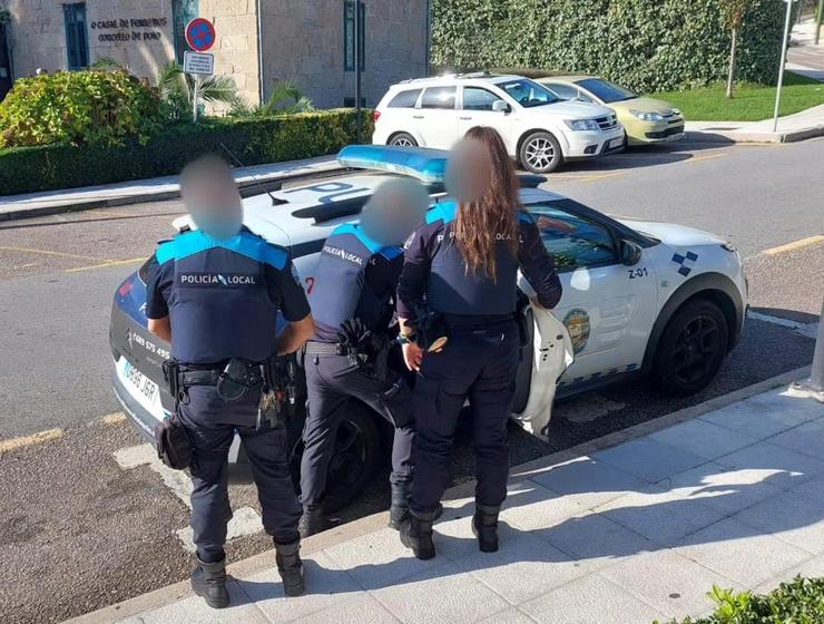 Detención dun home en Poio (Pontevedra) por increpar a viandantes e agredir a un axente.. POLICÍA LOCAL POIO