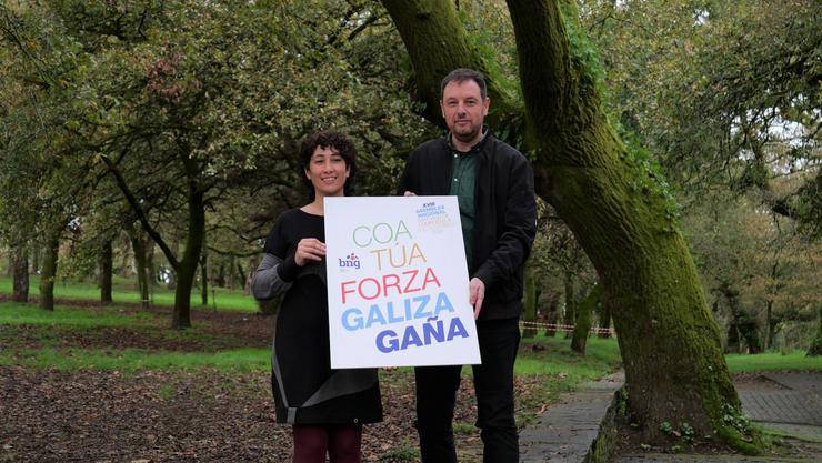 A secretaria nacional de Organización da formación, Lucía López Sobrado, e o responsable de Comunicación do BNG, Xavier Campos, presentan a asemblea do BNG / Bloque