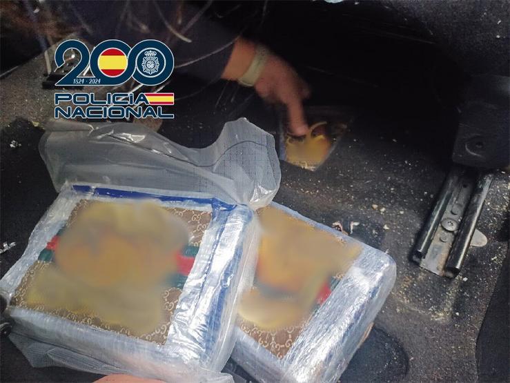 Droga intervida no vehículo. POLICÍA NACIONAL / Europa Press
