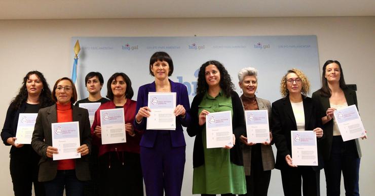 A portavoz nacional do BNG, Ana Pontón, presenta xunto ás deputadas autonómicas da formación as medidas polo 25N / BNG