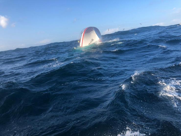 Imaxe do barco case afundido.. SALVAMENTO MARÍTIMO / Europa Press