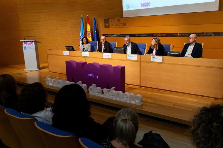 O conselleiro de Sanidade, Antonio Gómez Caamaño, preside a inauguración da Xornada con motivo do Día Internacional da Eliminación da Violencia contra a Muller / XUNTA DE GALICIA