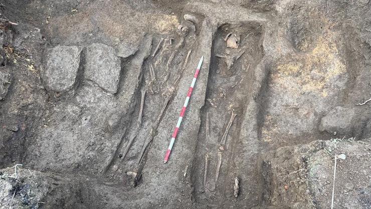 Restos atopados na fosa de San Miguel de Cabreira / HISTAGRA