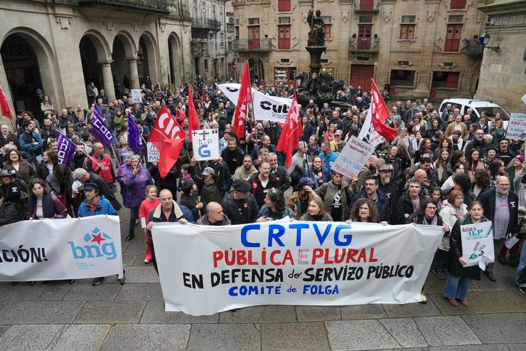 Traballadores da CRTVG maniféstanse en Santiago de Compostela "en defensa dous medios públicos". Praza de Praterías. Santiago de Compostela / ÁLVARO BALLESTEROS - Arquivo